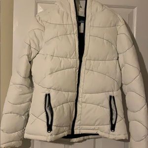 Hooded puffy jacket
